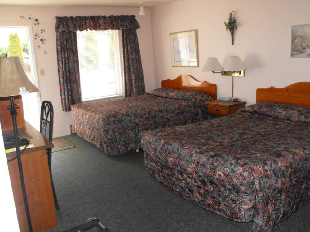 Chase Country Inn Exterior photo