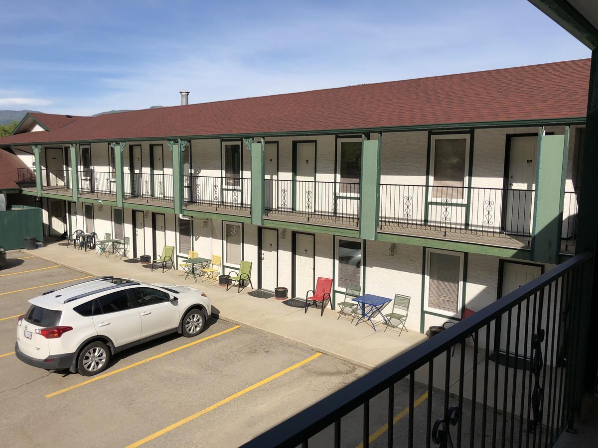 Chase Country Inn Exterior photo
