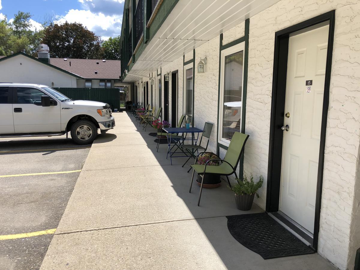 Chase Country Inn Exterior photo