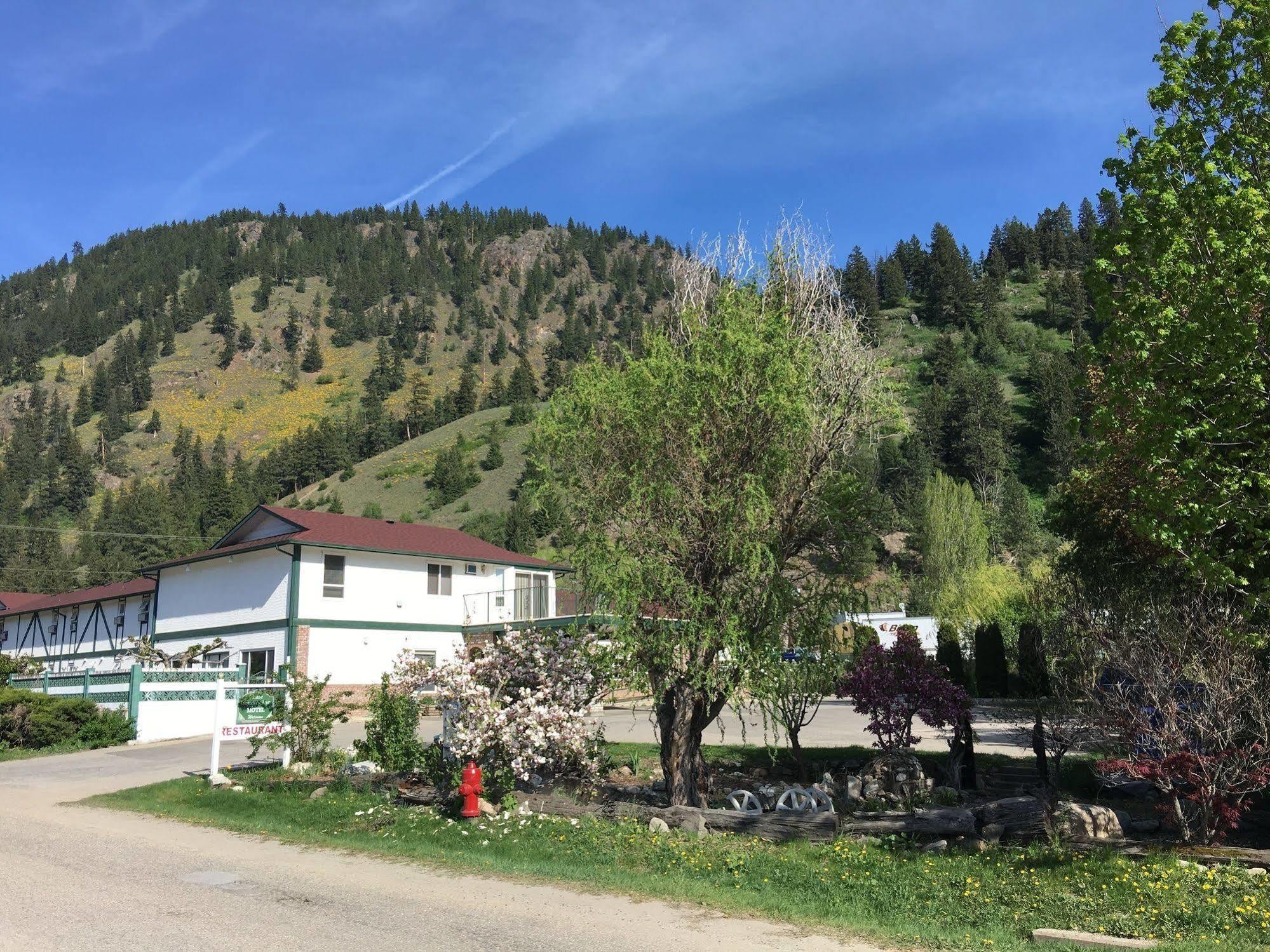 Chase Country Inn Exterior photo