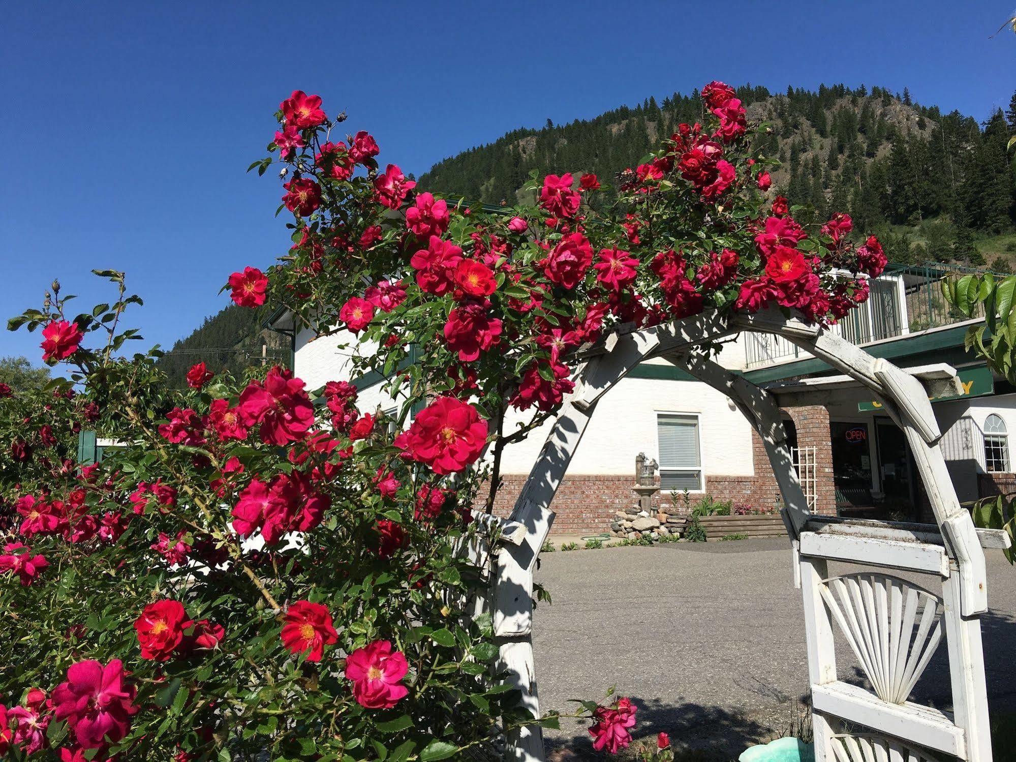Chase Country Inn Exterior photo